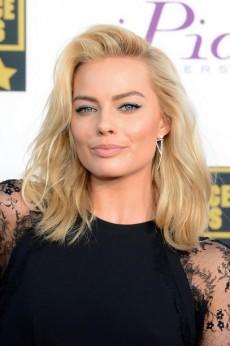   (Margot Robbie)